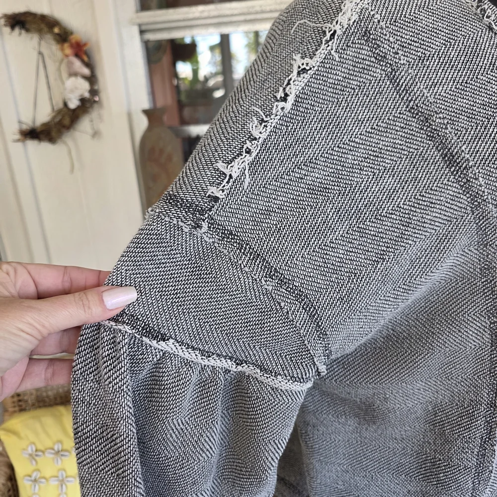 Mustard Seed Gray Distressed V-Neck Sweatshirt Cozy Fringe Pullover - Picture 7 of 13